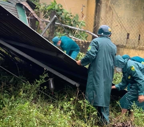 Lốc xoáy làm hư hại 54 nhà dân huyện Tư Nghĩa, tỉnh Quảng Ngãi